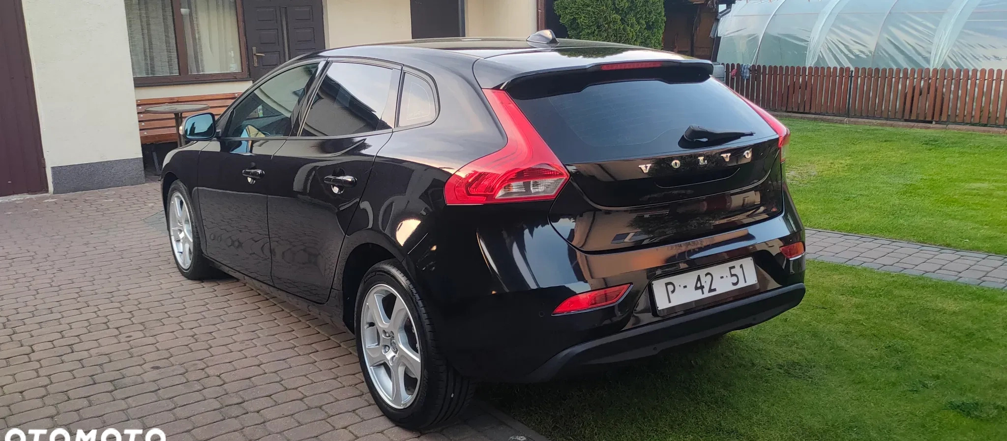 Volvo V40 cena 32900 przebieg: 208000, rok produkcji 2012 z Otmuchów małe 277